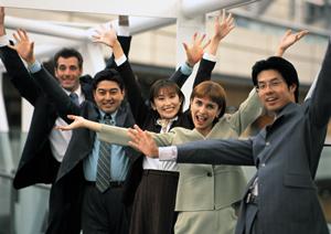 2025年最新版：ジップパーカーの選び方とコーディネートの完全ガイド